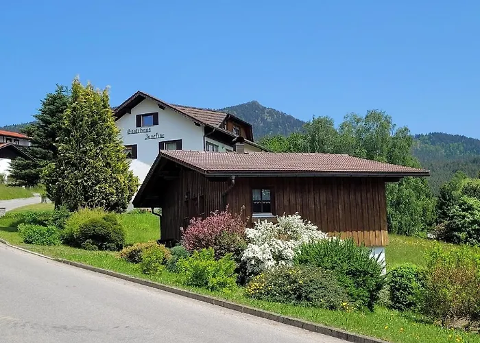 Gaestehaus Josefine Feriehus *